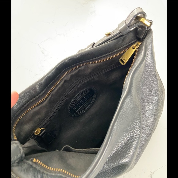 BLACK FOSSIL CROSSBODY PURSE ! - Picture 4 of 5